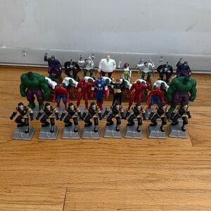 Marvel Heroes Chess Pieces--32 Figures Only (No Board) 2003